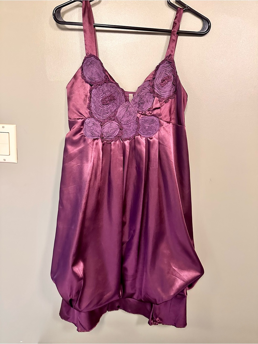 Burgundy slip-on, loose-fit minidress with paper-bag hem